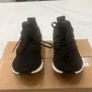 Boys Adidas Black Ultraboost Worn a few times. Size 7